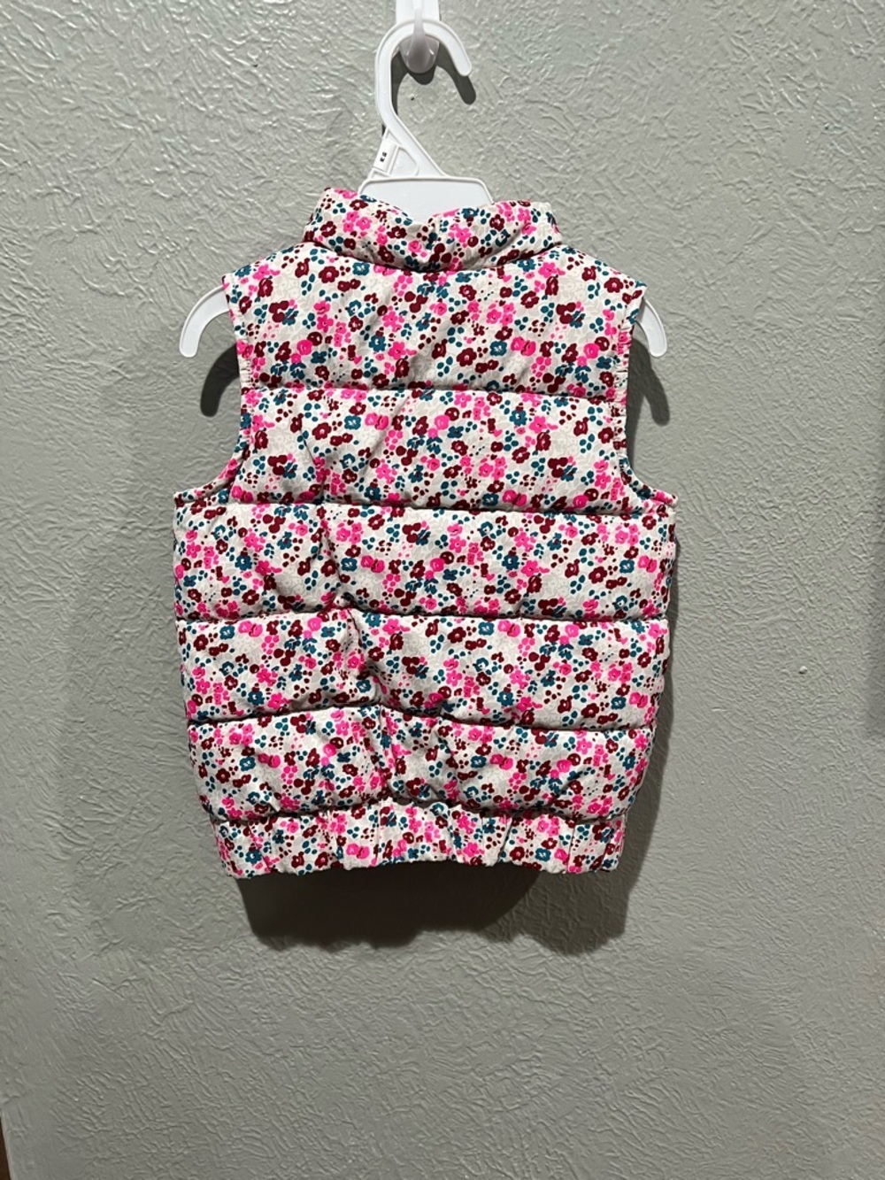 OshKosh B'gosh Floral Quilted Vest in Pink, Teal & White Size 4T EUC - Picture 3 of 3